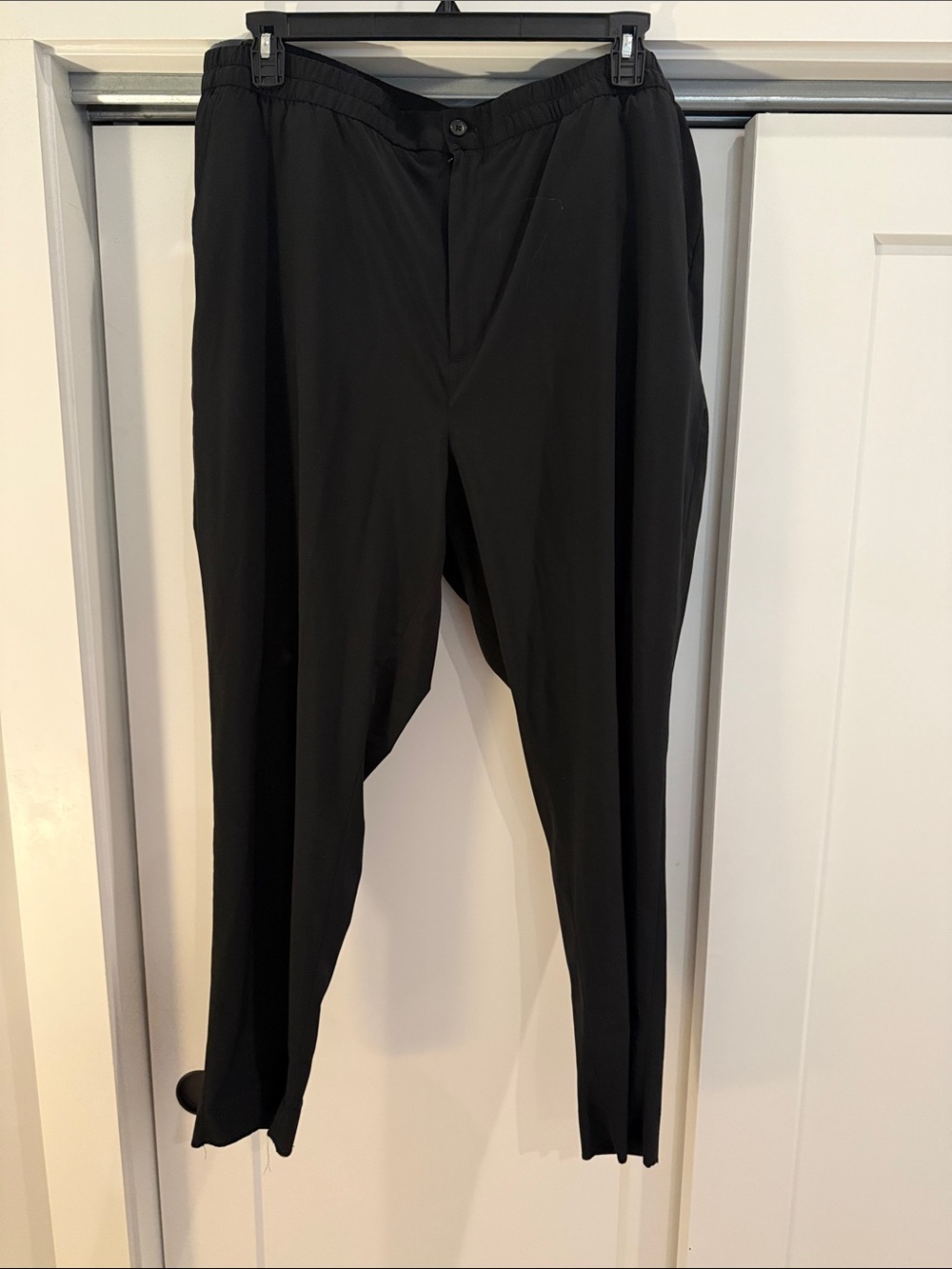 Banana Republic Women’s Black lightweight Relaxed Tapered Pants